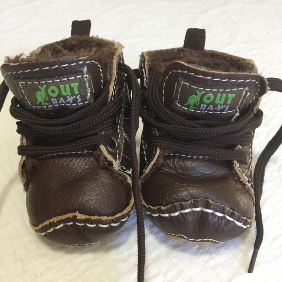 Size 0 US. OutBak’s Leather Sneakers - Picture 3 of 10